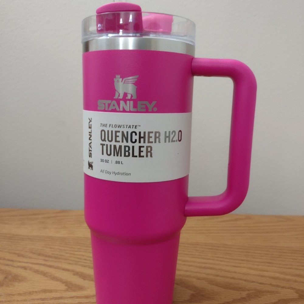 Stanley - 30 oz. CAMELIA (hot pink) Quencher H2.0 Flowstate Tumbler - NWT!